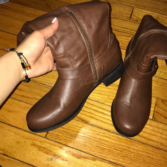 I’m selling this boots - Picture 4 of 5